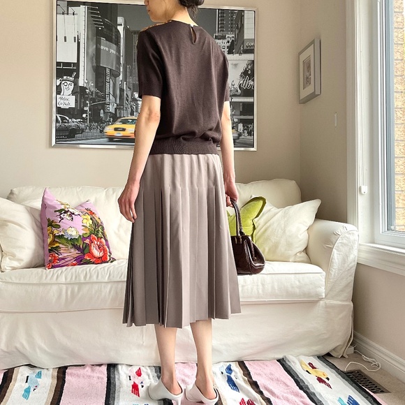 Leopard/jungle print silky front knit short sleeve top - Picture 6 of 15